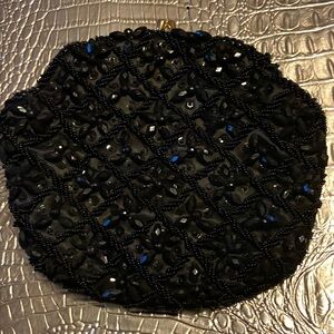 black beaded vintage purse. In very good condition. Made in Hong Kong.